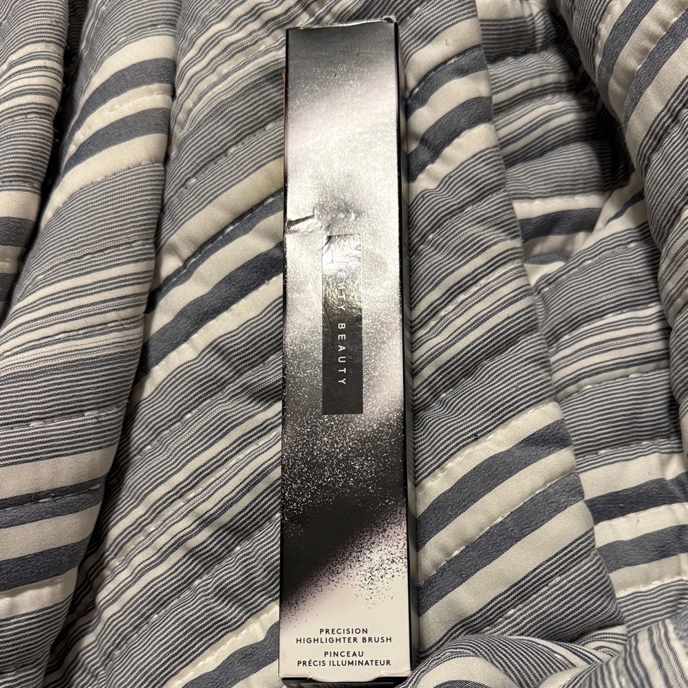 Brand New Fenty Beauty Precision Highlighter Brush 135
